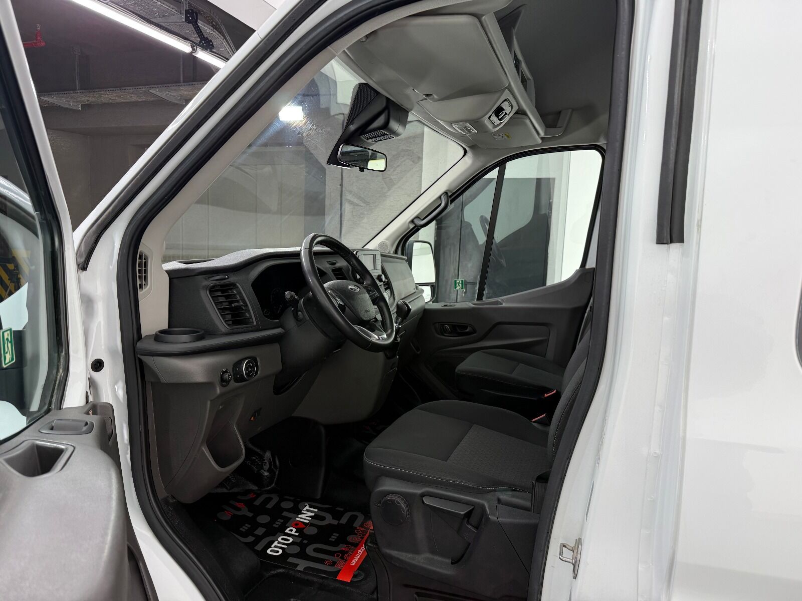 Ford Transit 2.0 EcoBlue 440 E Deluxe UPG - 2023 - Detay