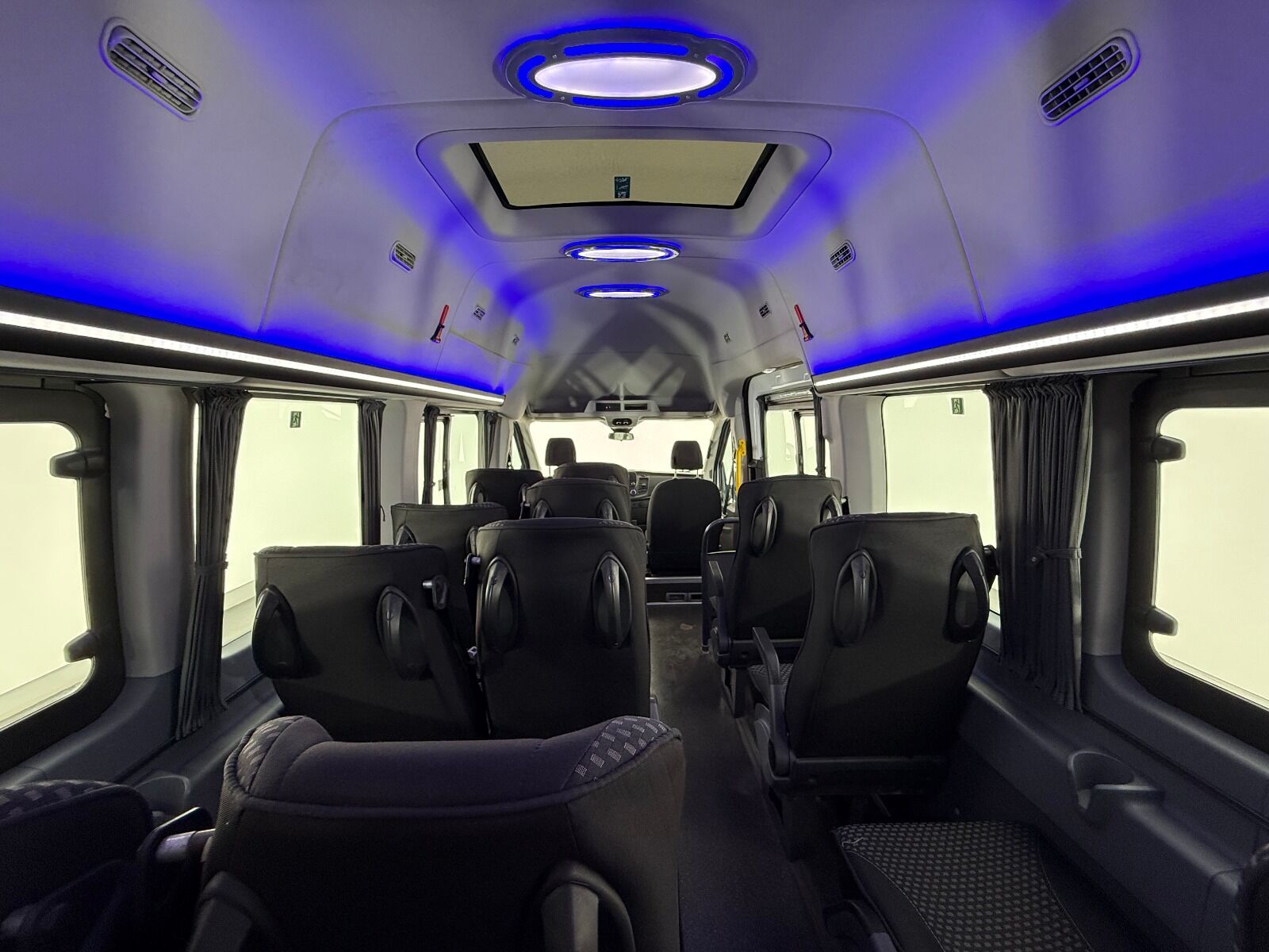 Ford Transit 2.0 EcoBlue 440 E Deluxe UPG - 2023 - Detay