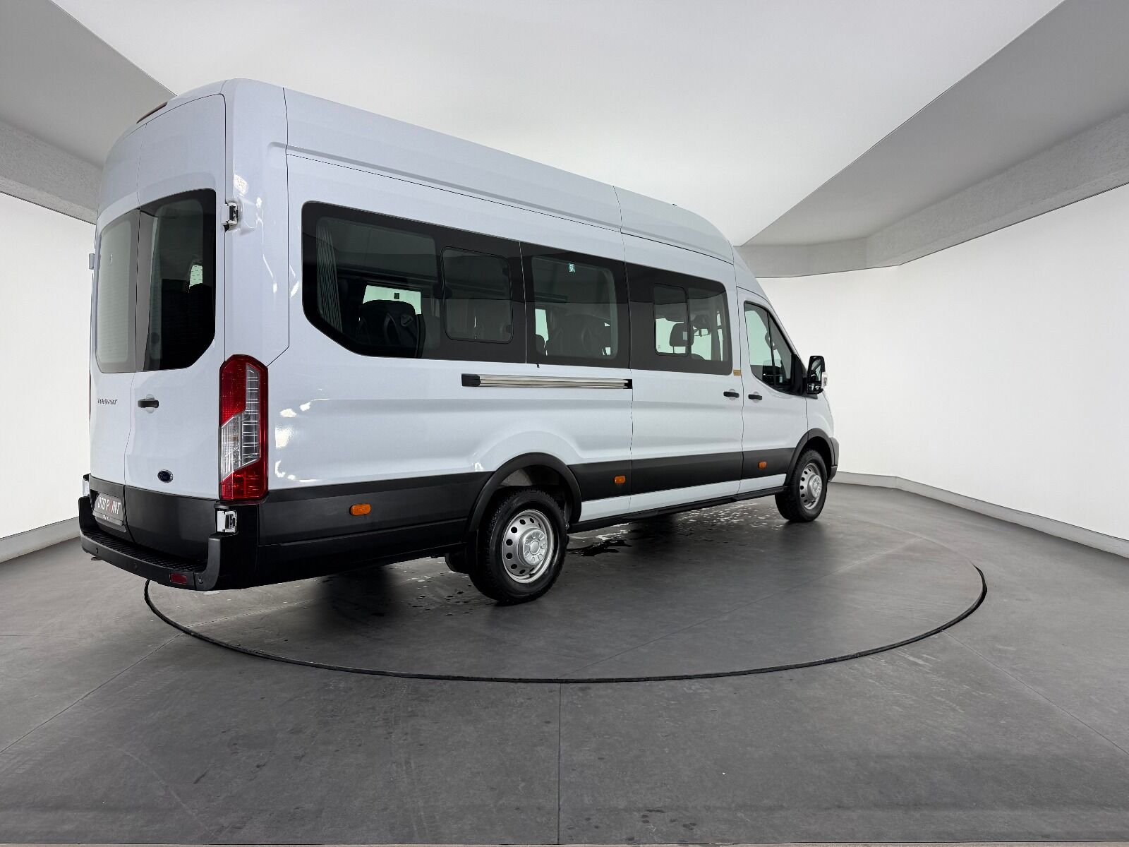Ford Transit 2.0 EcoBlue 440 E Deluxe UPG - 2023 - Detay