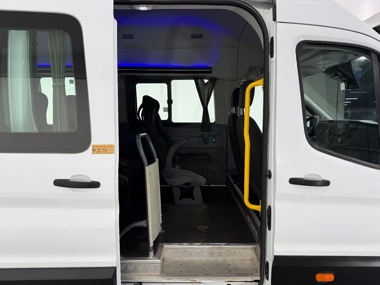 Ford Transit 2.0 EcoBlue 440 E Deluxe UPG - 2023 - Detay