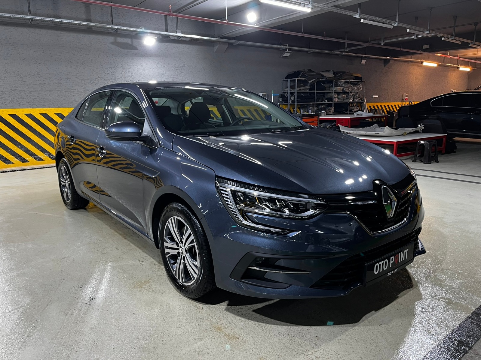 Renault Megane Sedan 1.3 TCe Touch EDC - 2024