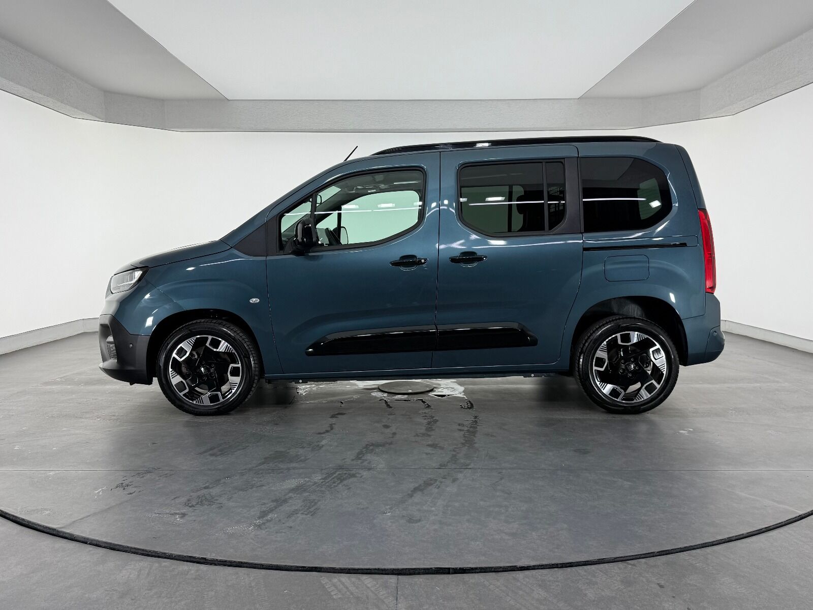 Fiat Doblo Combi 1.5 BlueHDİ Premio Plus - 2025 - Detay