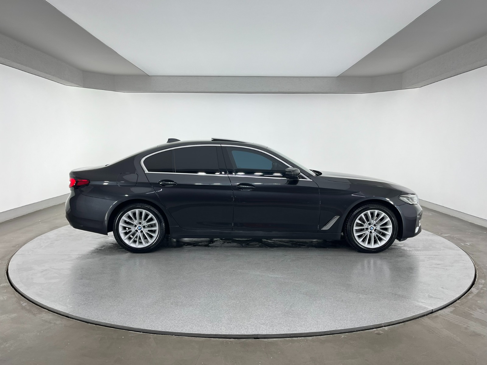 BMW 5 Serisi Sedan 520i Luxury Line Otomatik - 2022 - Detay
