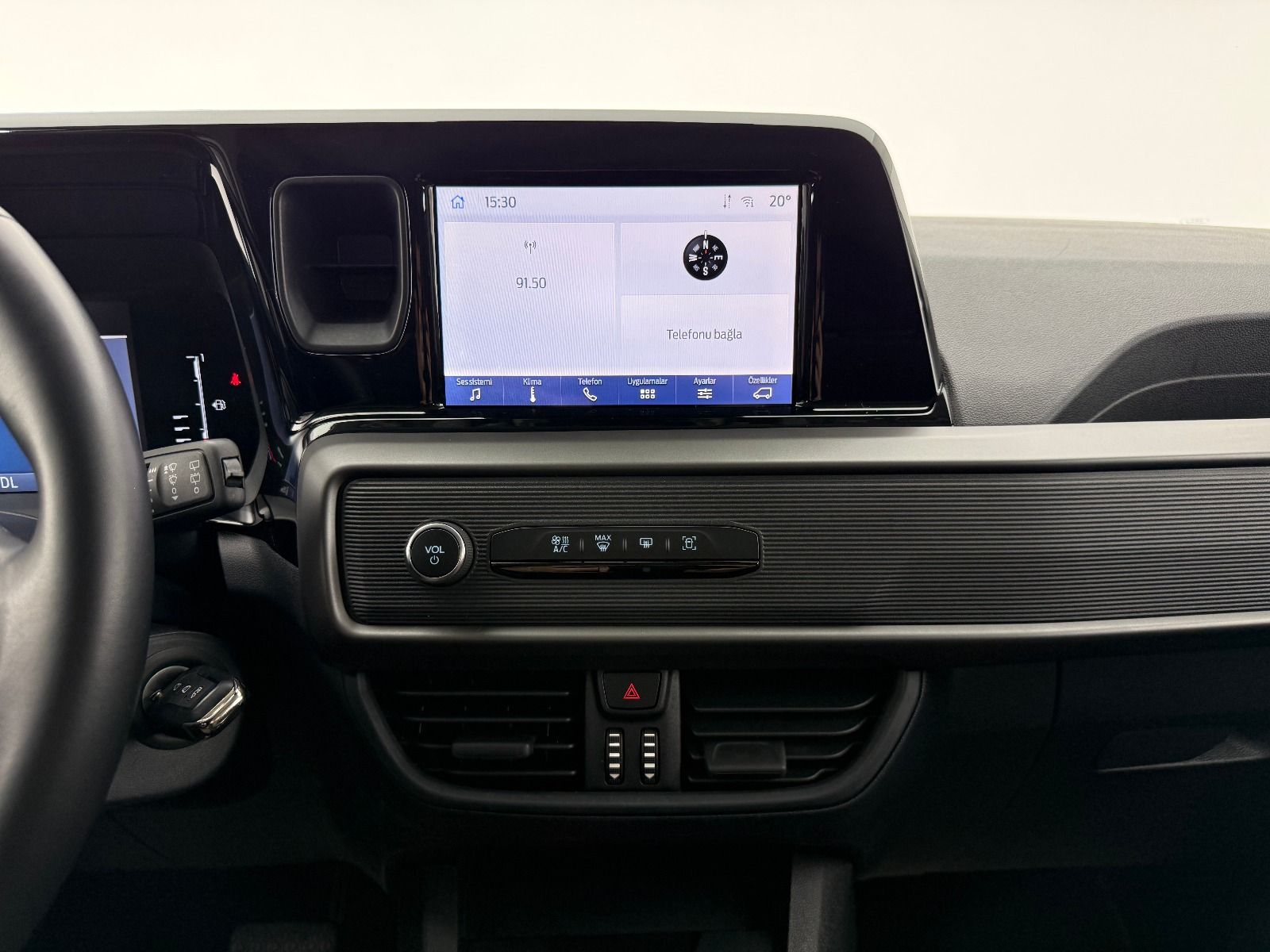 Ford Tourneo Courier 1.0 EcoBoost Deluxe - 2025 - Detay