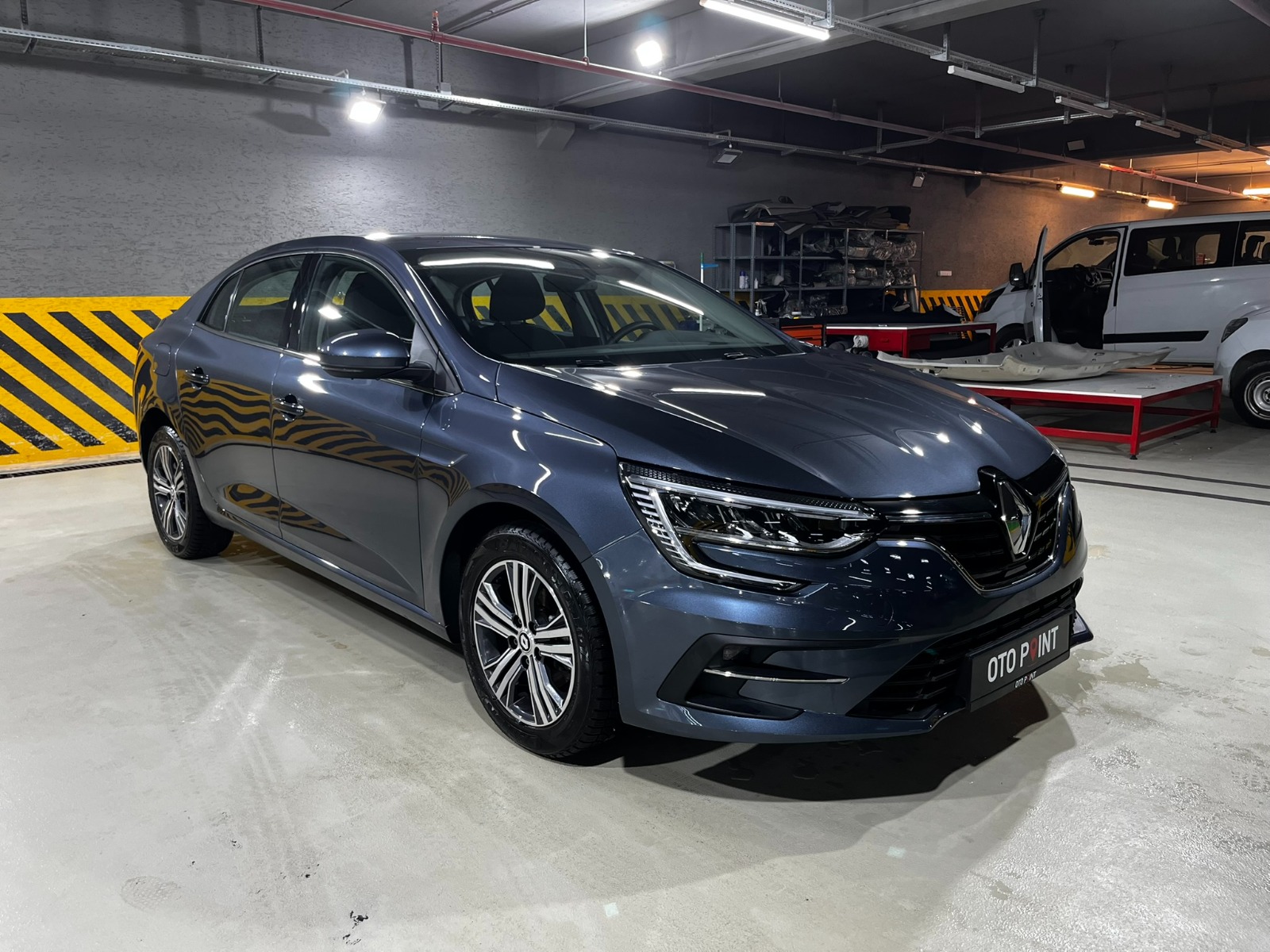 Renault Megane Sedan 1.3 TCe Touch EDC - 2024