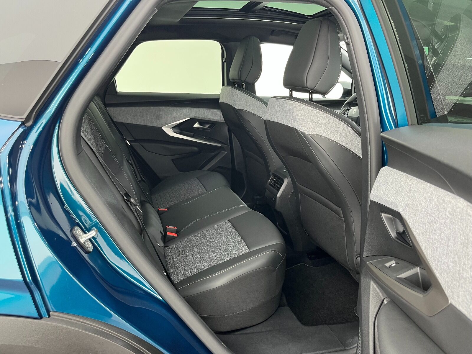 Peugeot 3008 Crossover 1.2 Hybrid Allure eDCS6 - 2025 - Detay