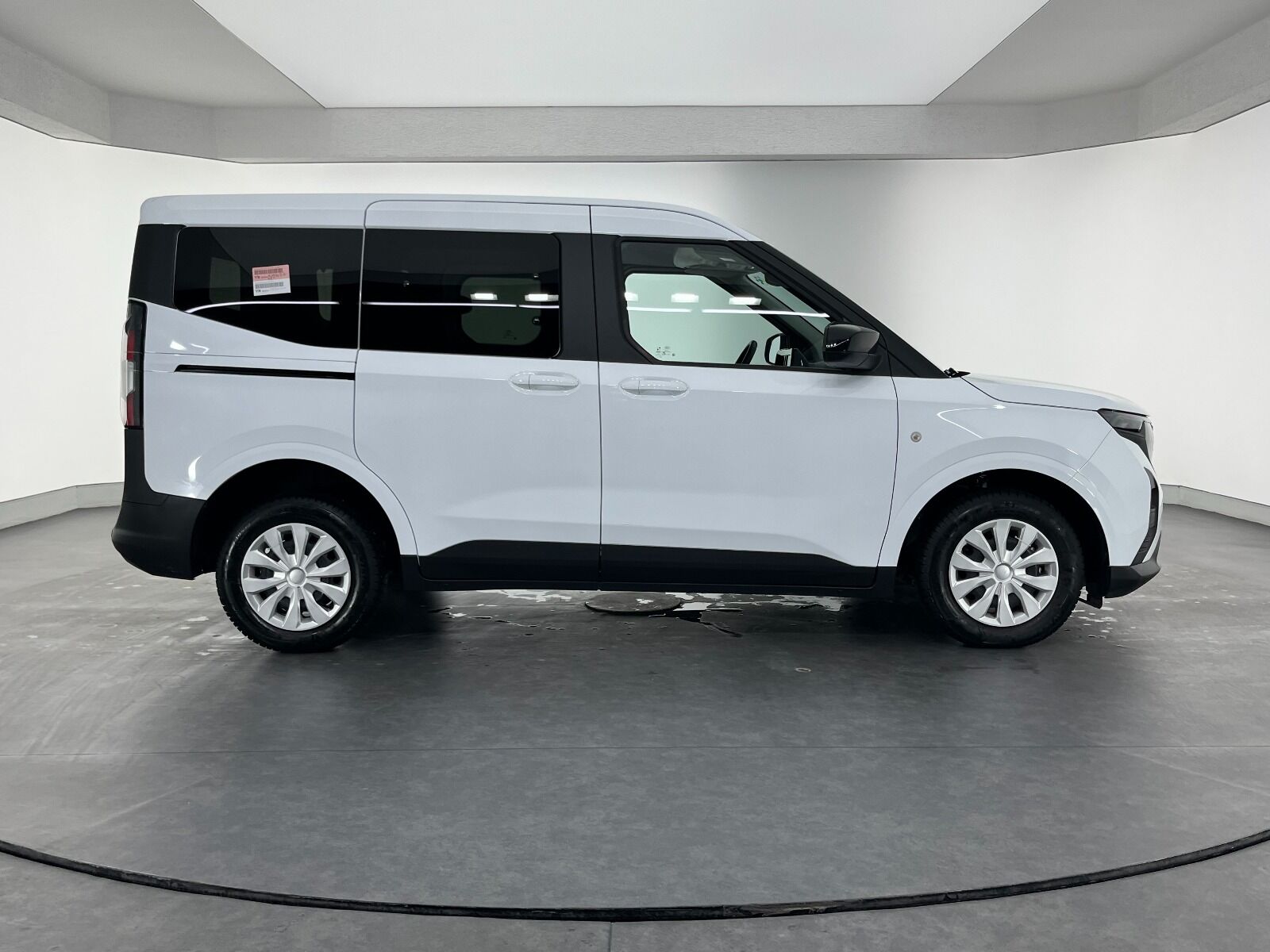 Ford Tourneo Courier 1.5L EcoBlue Deluxe - 2024 - Detay