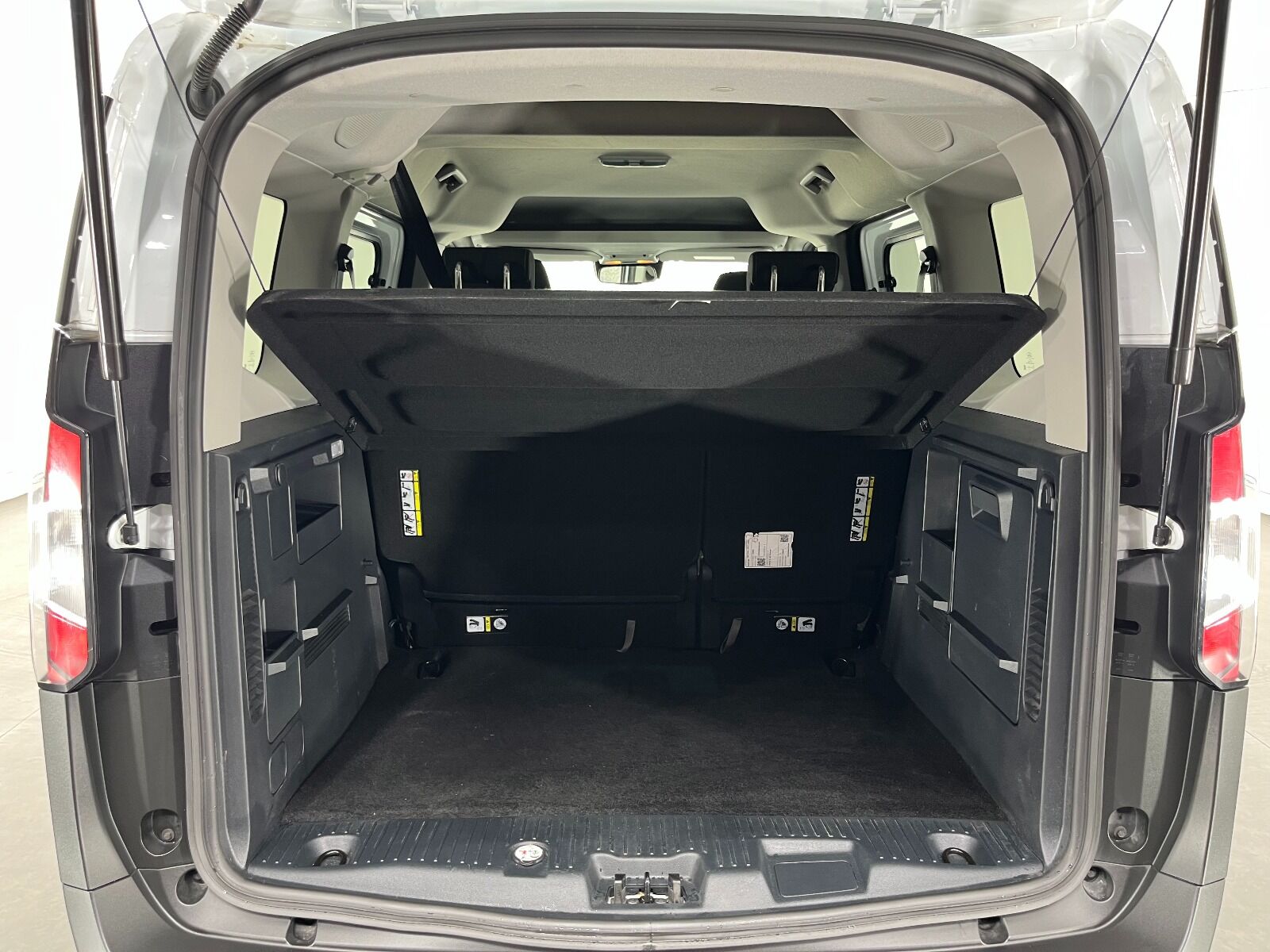 Ford Tourneo Courier 1.5L EcoBlue Deluxe - 2024 - Detay