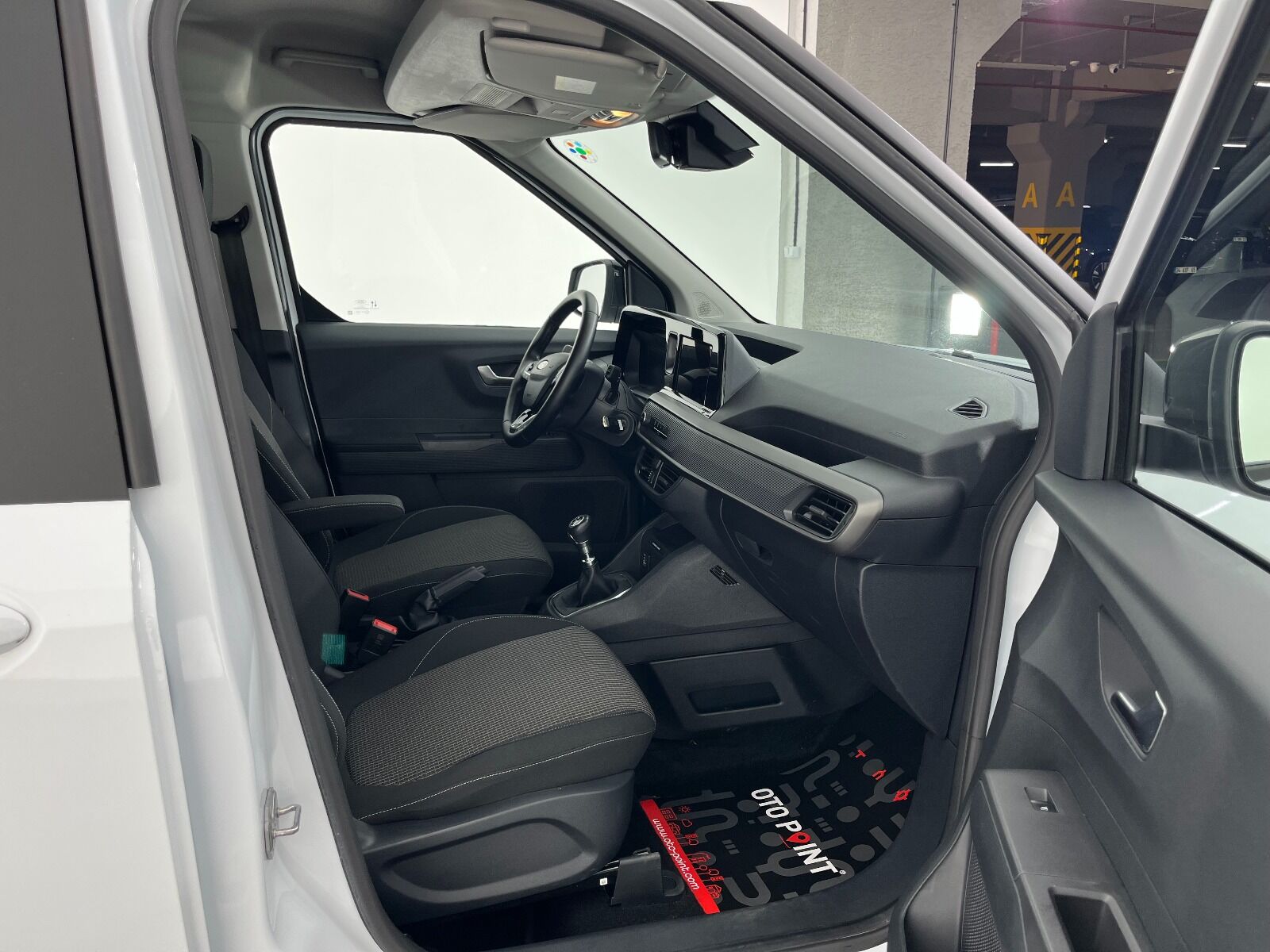 Ford Tourneo Courier 1.5L EcoBlue Deluxe - 2024 - Detay