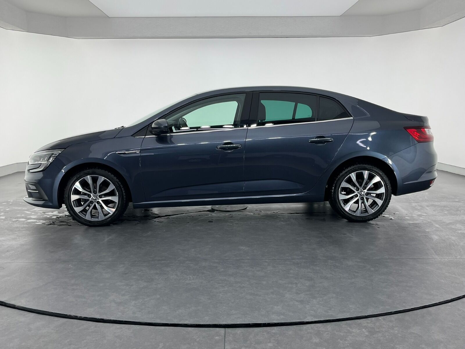 Renault Megane Sedan 1.5 Blue DCI Icon EDC - 2024 - Detay