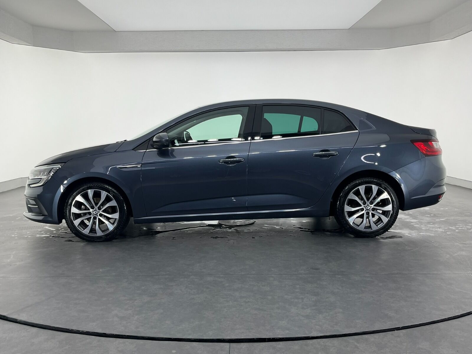 Renault Megane Sedan 1.5 Blue DCI Icon EDC - 2024 - Detay