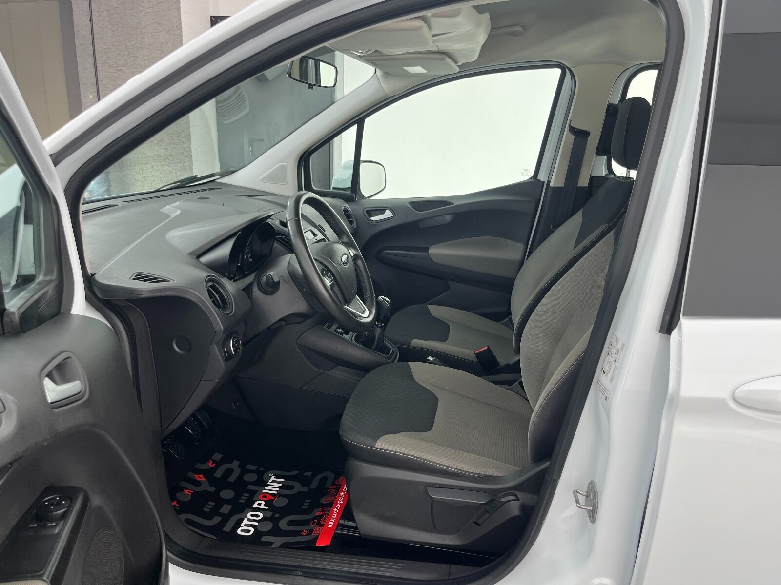 Ford Tourneo Courier 1.5 TDCI Deluxe - 2023 - Detay