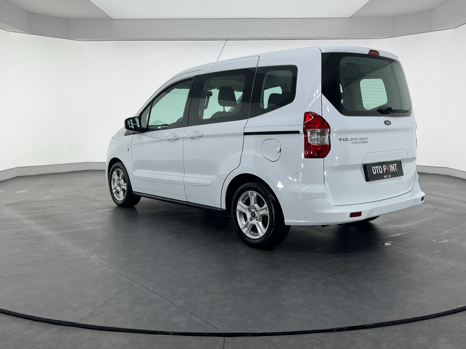Ford Tourneo Courier 1.5 TDCI Deluxe - 2023 - Detay