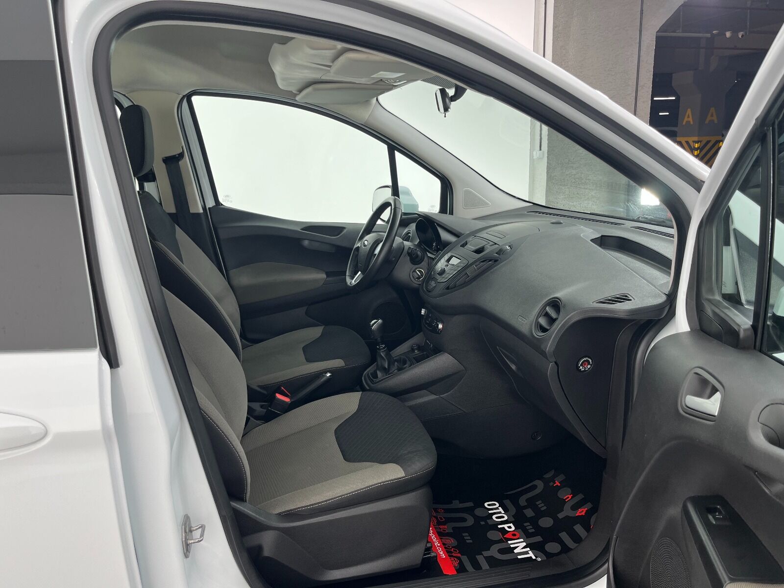 Ford Tourneo Courier 1.5 TDCI Deluxe - 2023 - Detay