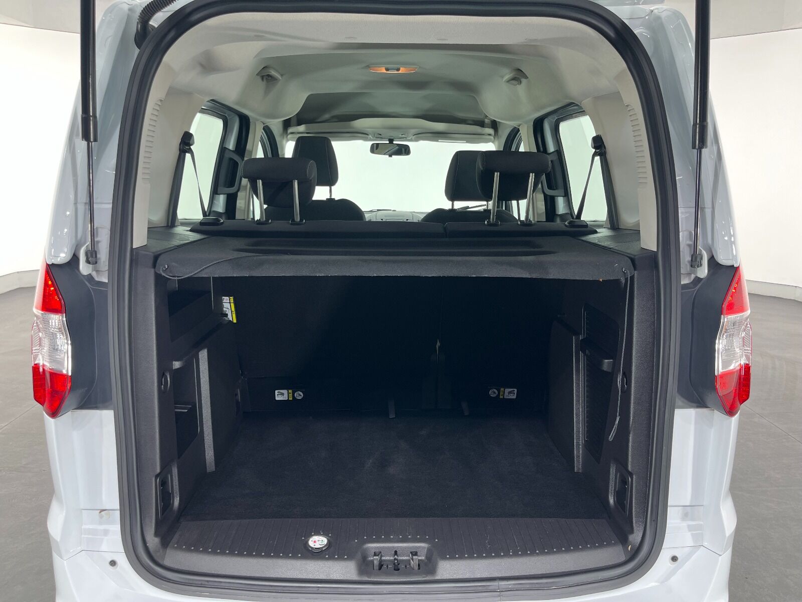 Ford Tourneo Courier 1.5 TDCI Deluxe - 2023 - Detay