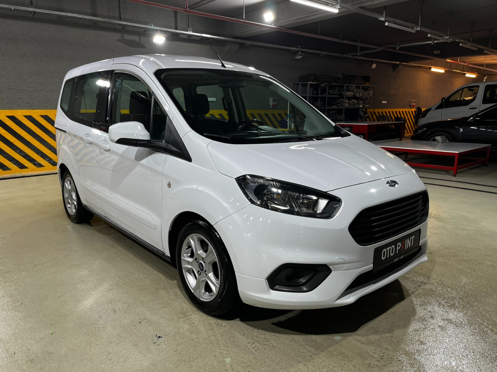 Ford Tourneo Courier Kombi 1.5 TDCI Deluxe - 2021