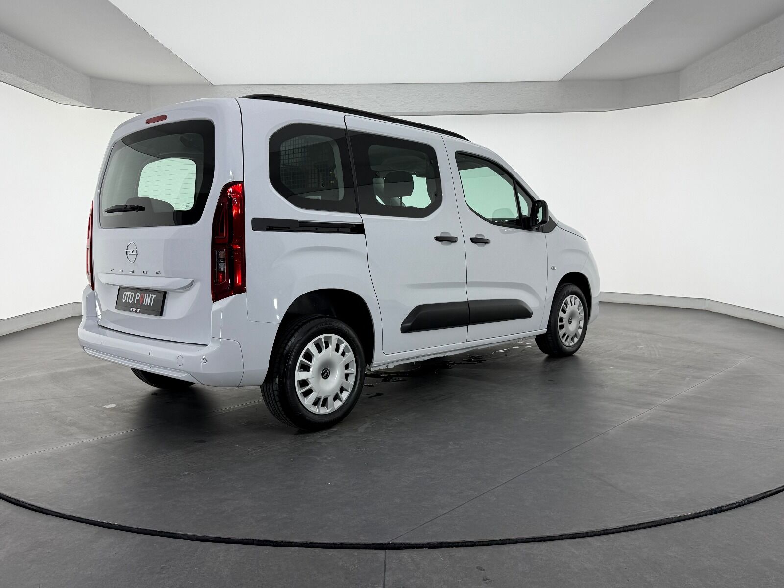 Opel Combo 1.5 D Essential - 2026 - Detay