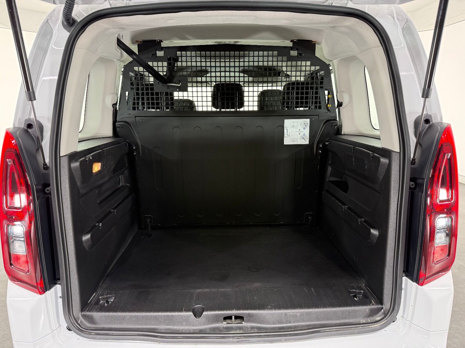 Opel Combo 1.5 D Essential - 2026 - Detay
