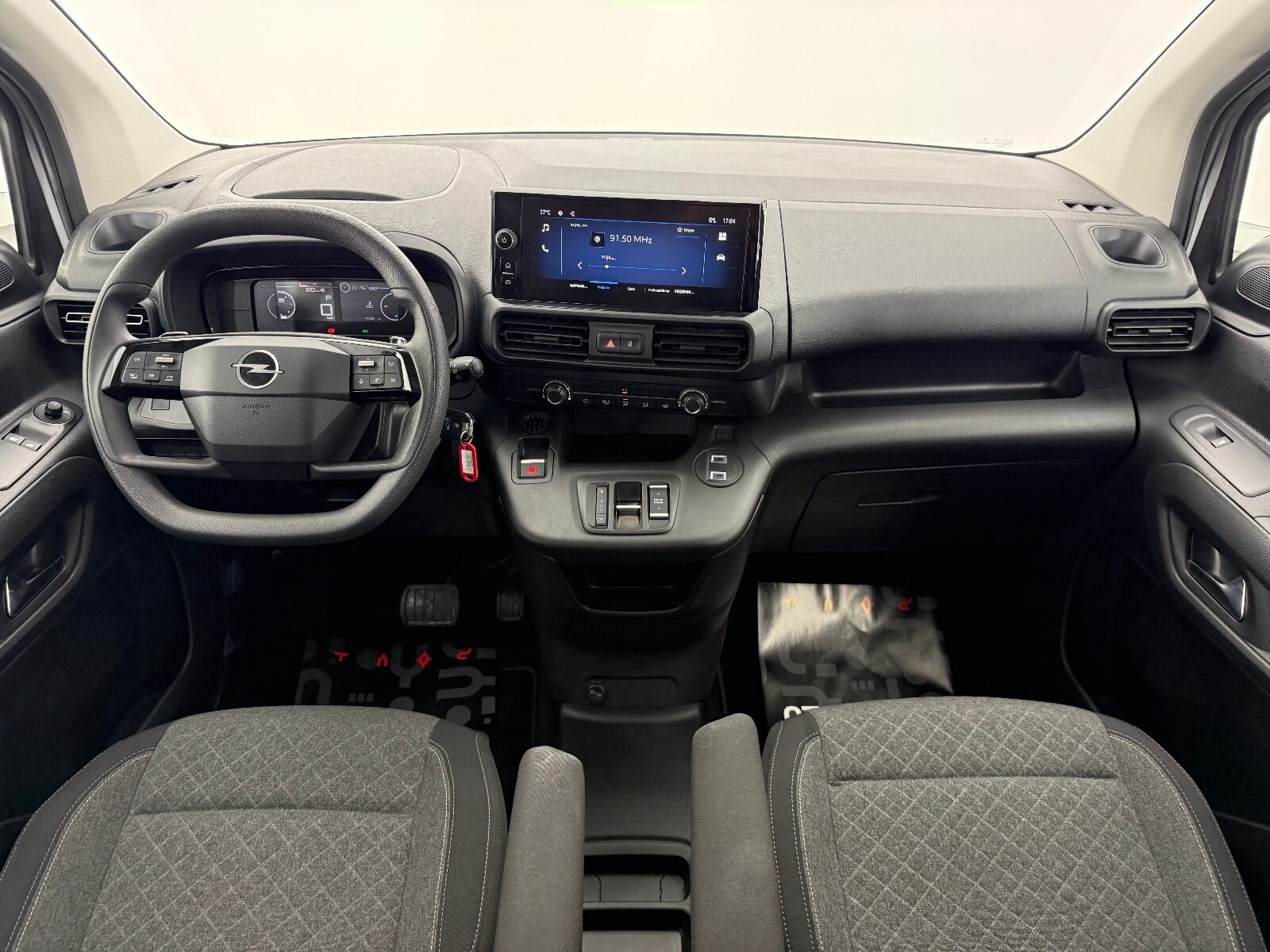 Opel Combo 1.5 D Essential - 2026 - Detay