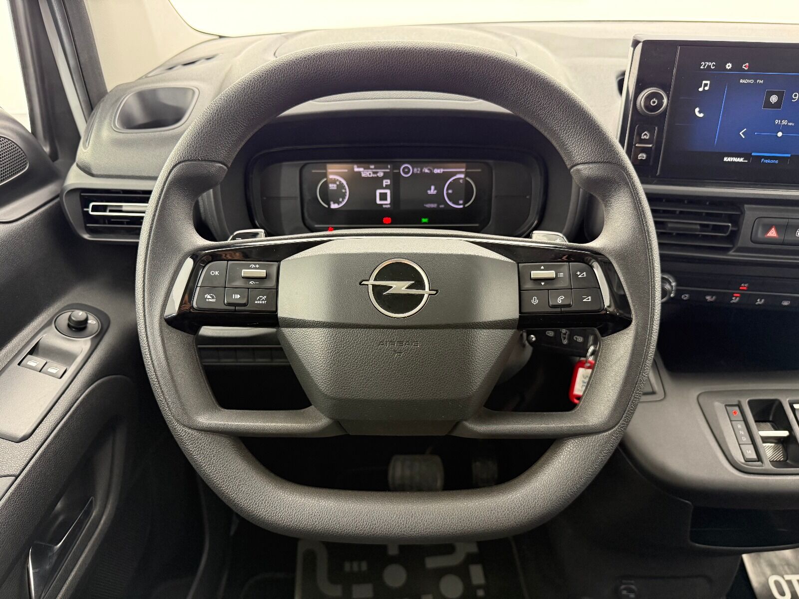Opel Combo 1.5 D Essential - 2026 - Detay