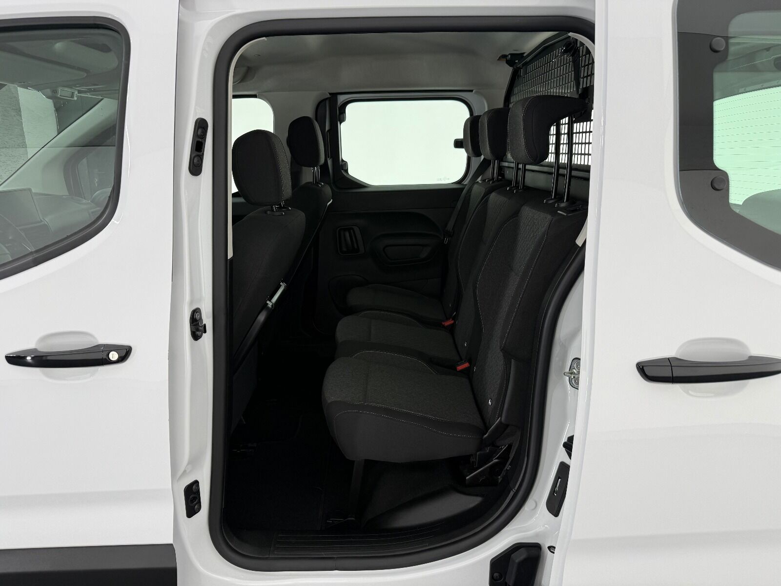 Opel Combo 1.5 D Essential - 2026 - Detay