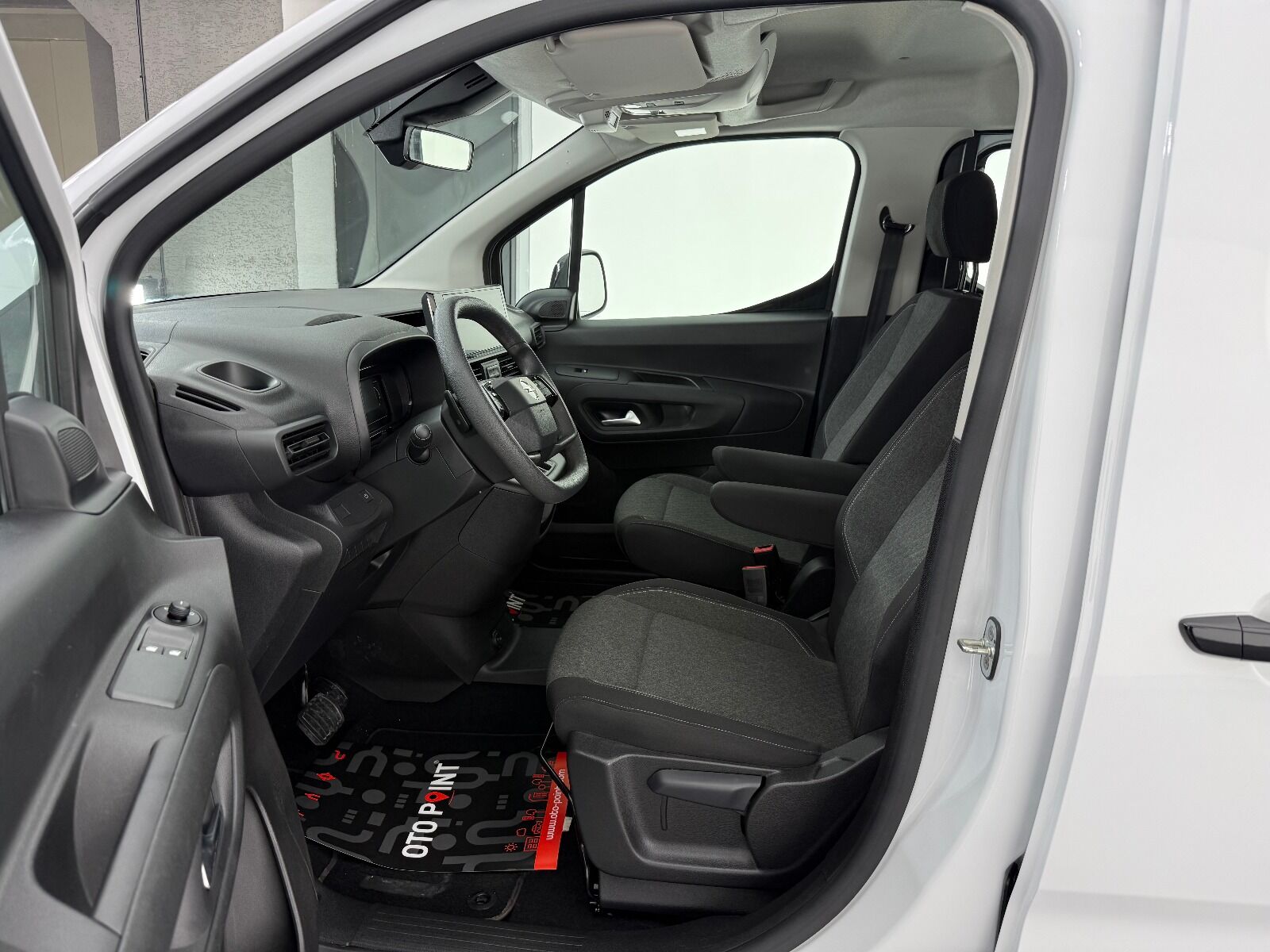 Opel Combo 1.5 D Essential - 2026 - Detay