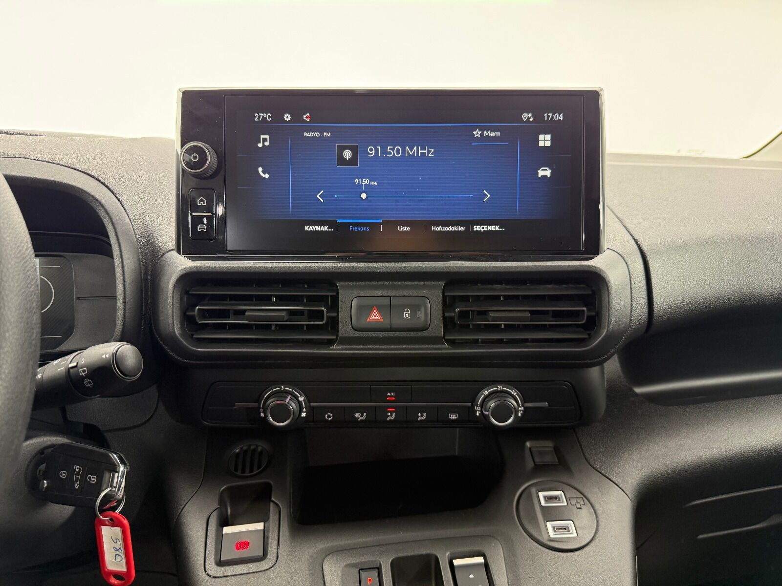 Opel Combo 1.5 D Essential - 2026 - Detay