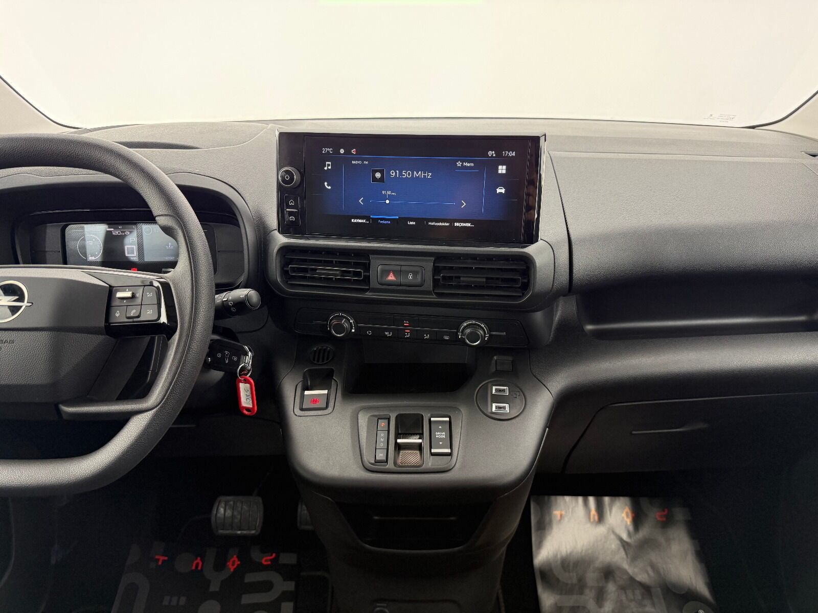 Opel Combo 1.5 D Essential - 2026 - Detay