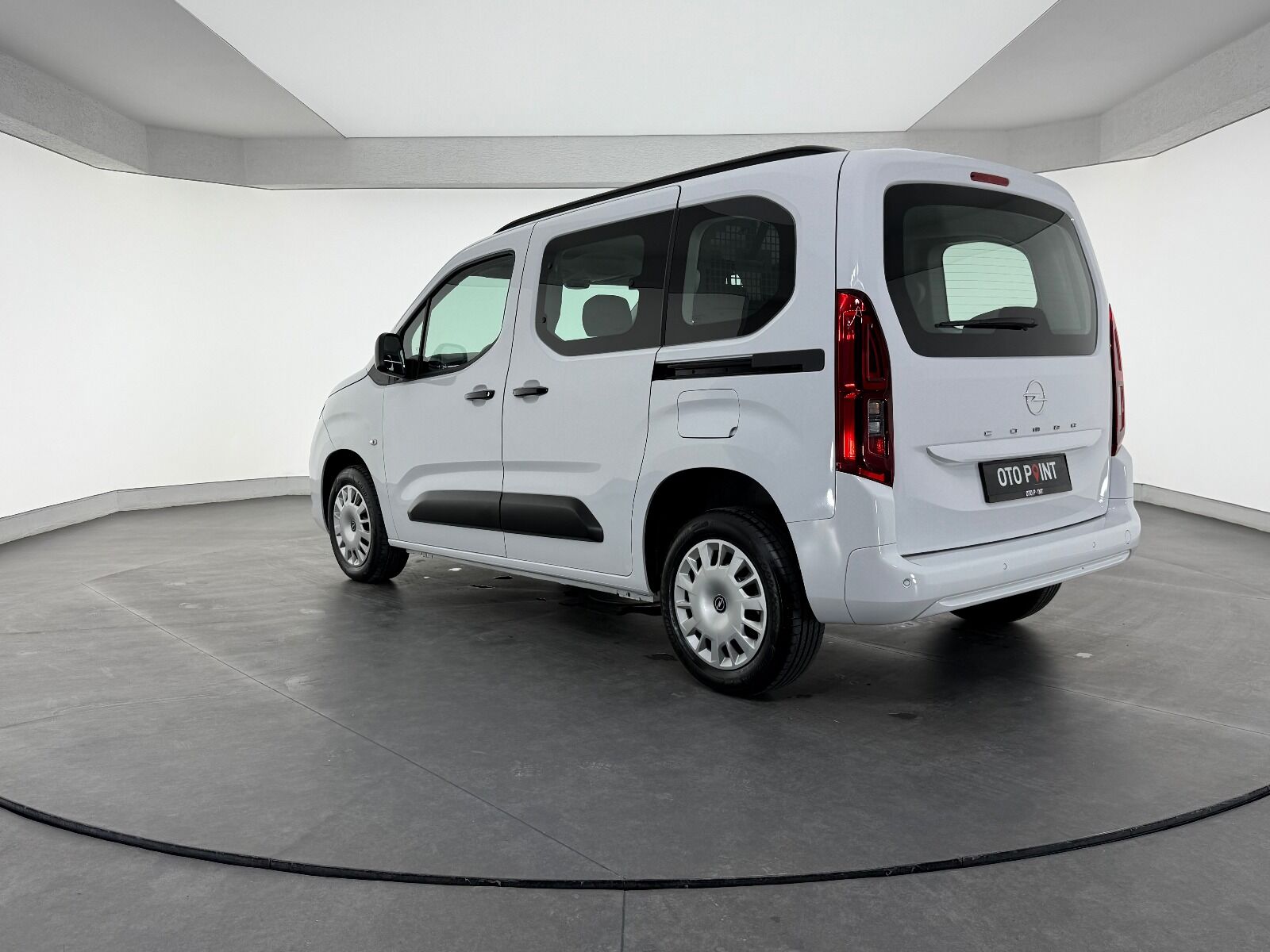 Opel Combo 1.5 D Essential - 2026 - Detay