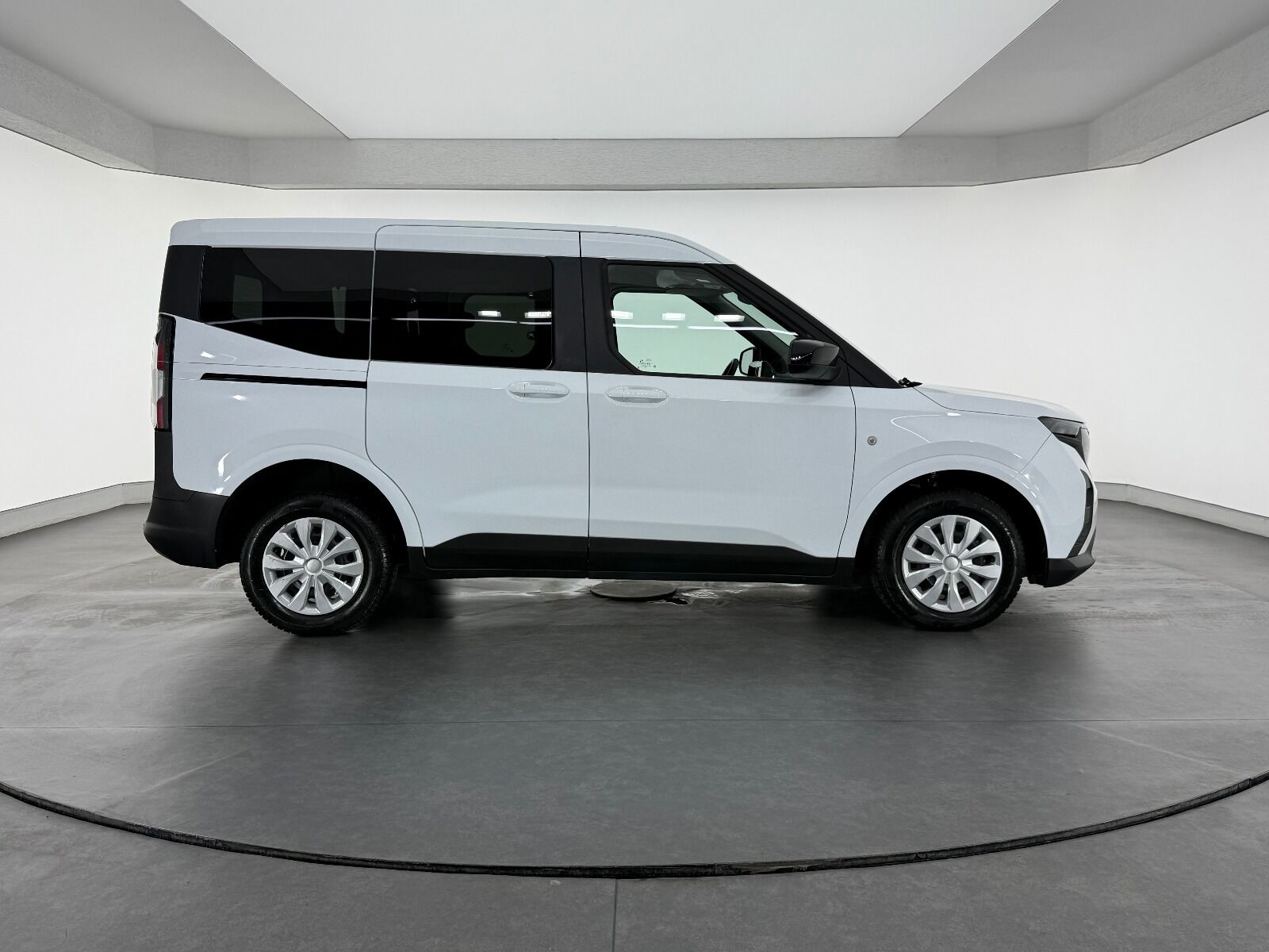 Ford Tourneo Courier 1.5L EcoBlue Deluxe - 2024 - Detay