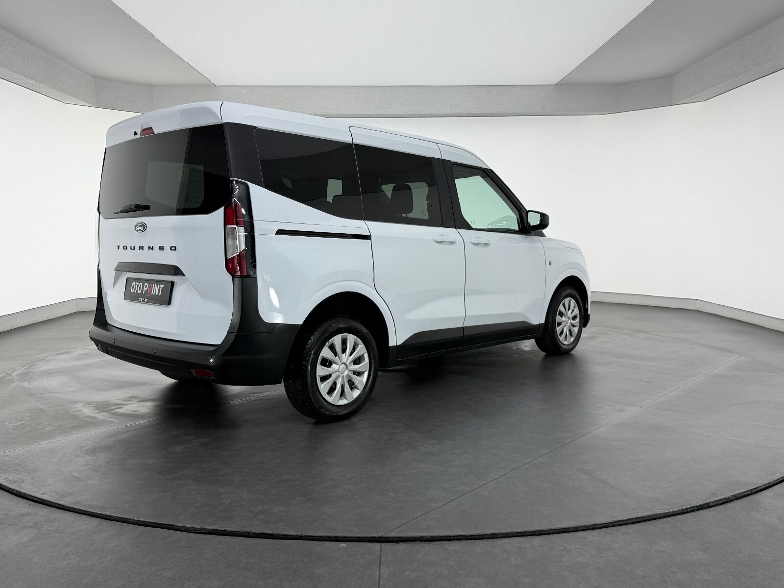 Ford Tourneo Courier 1.5L EcoBlue Deluxe - 2024 - Detay