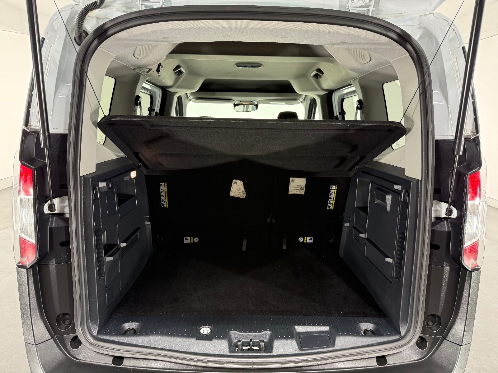 Ford Tourneo Courier 1.5L EcoBlue Deluxe - 2024 - Detay