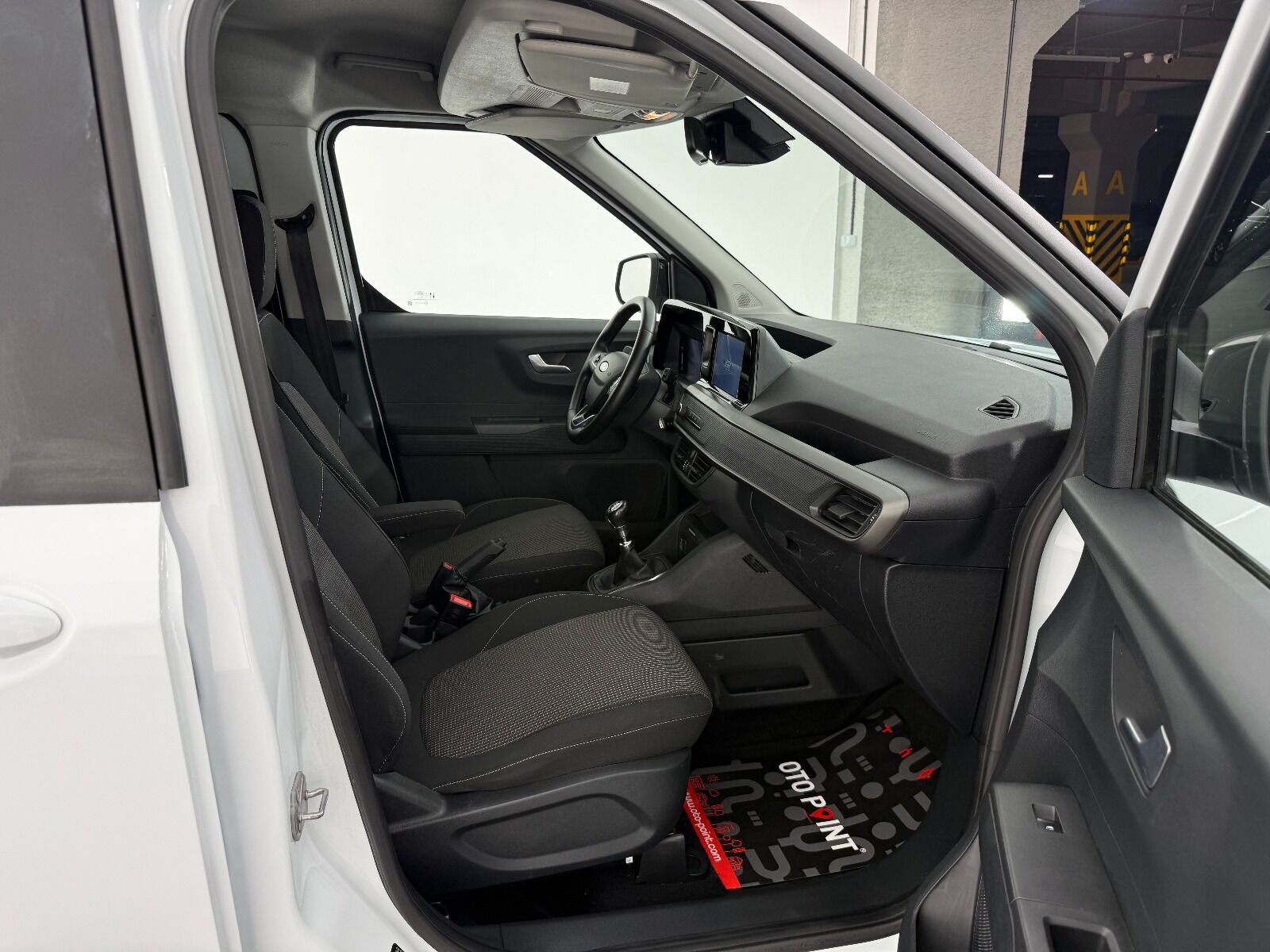 Ford Tourneo Courier 1.5L EcoBlue Deluxe - 2024 - Detay