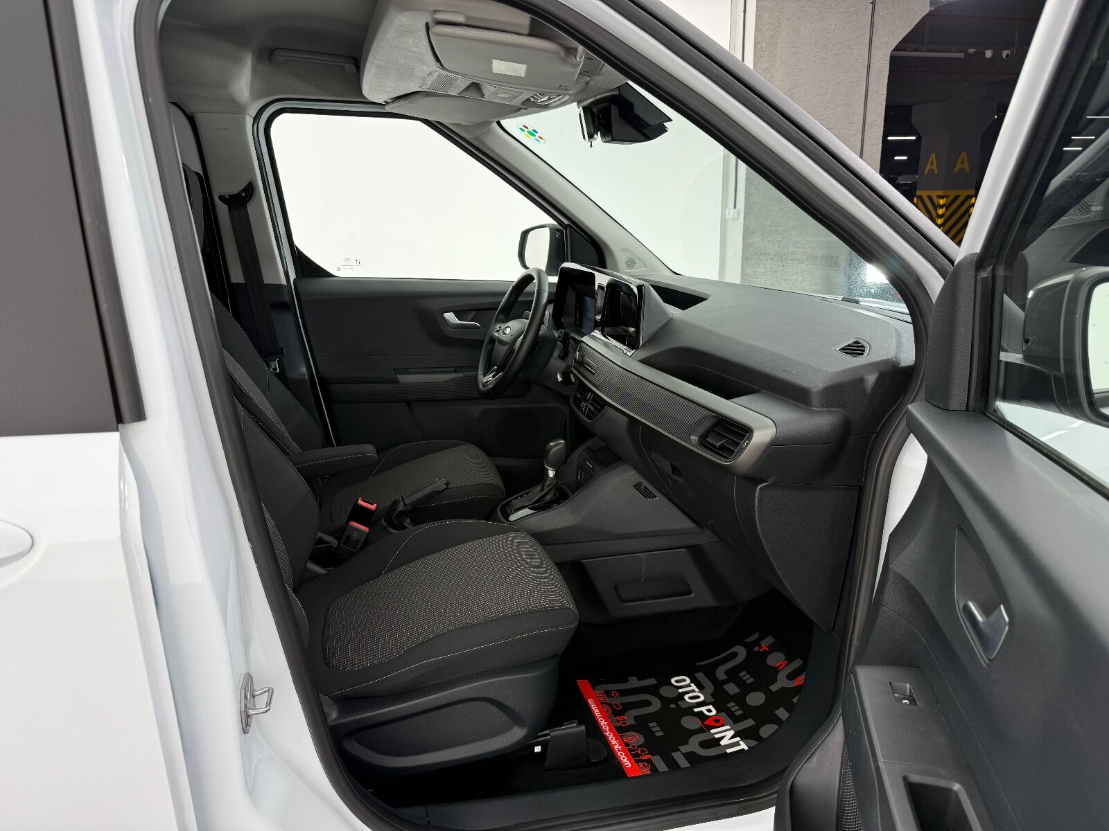 Ford Tourneo Courier 1.0 EcoBoost Deluxe - 2025 - Detay