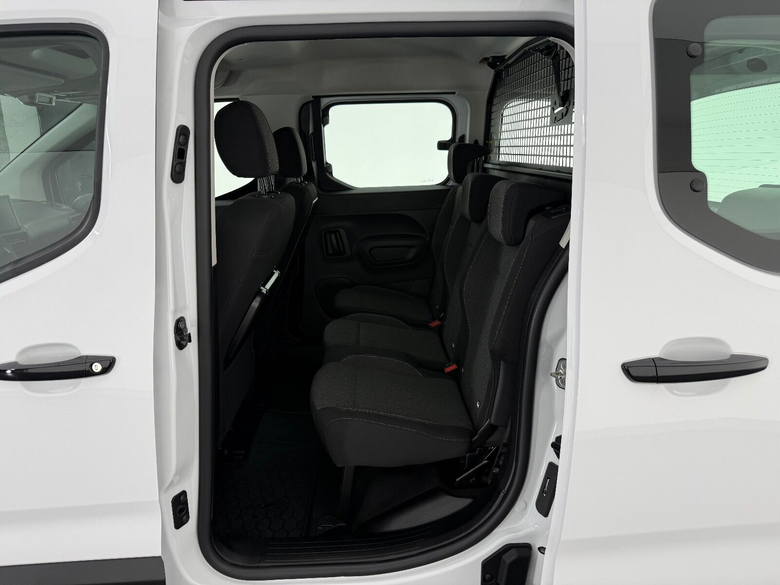 Opel Combo 1.5 D Essential - 2026 - Detay