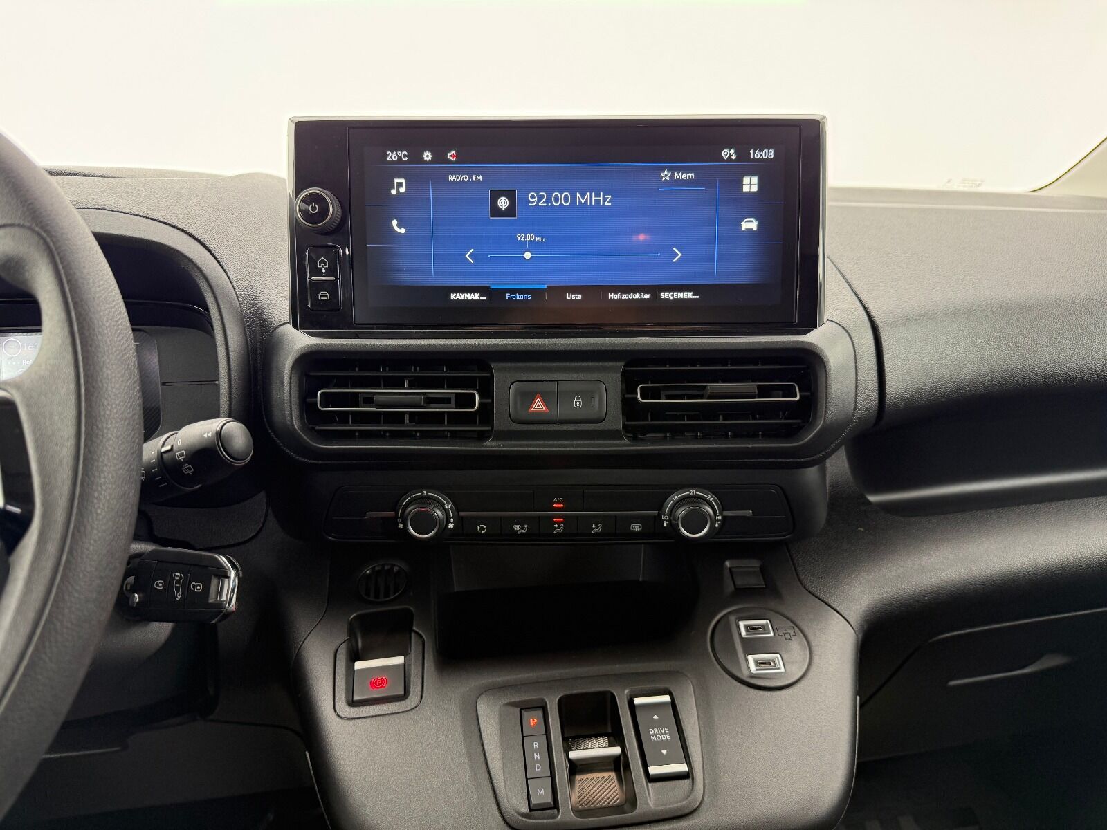 Opel Combo 1.5 D Essential - 2026 - Detay
