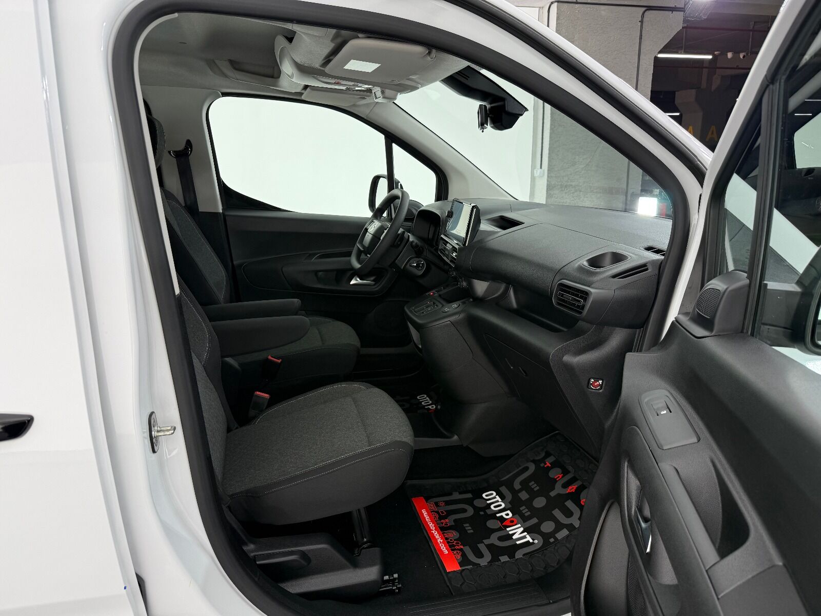 Opel Combo 1.5 D Essential - 2026 - Detay