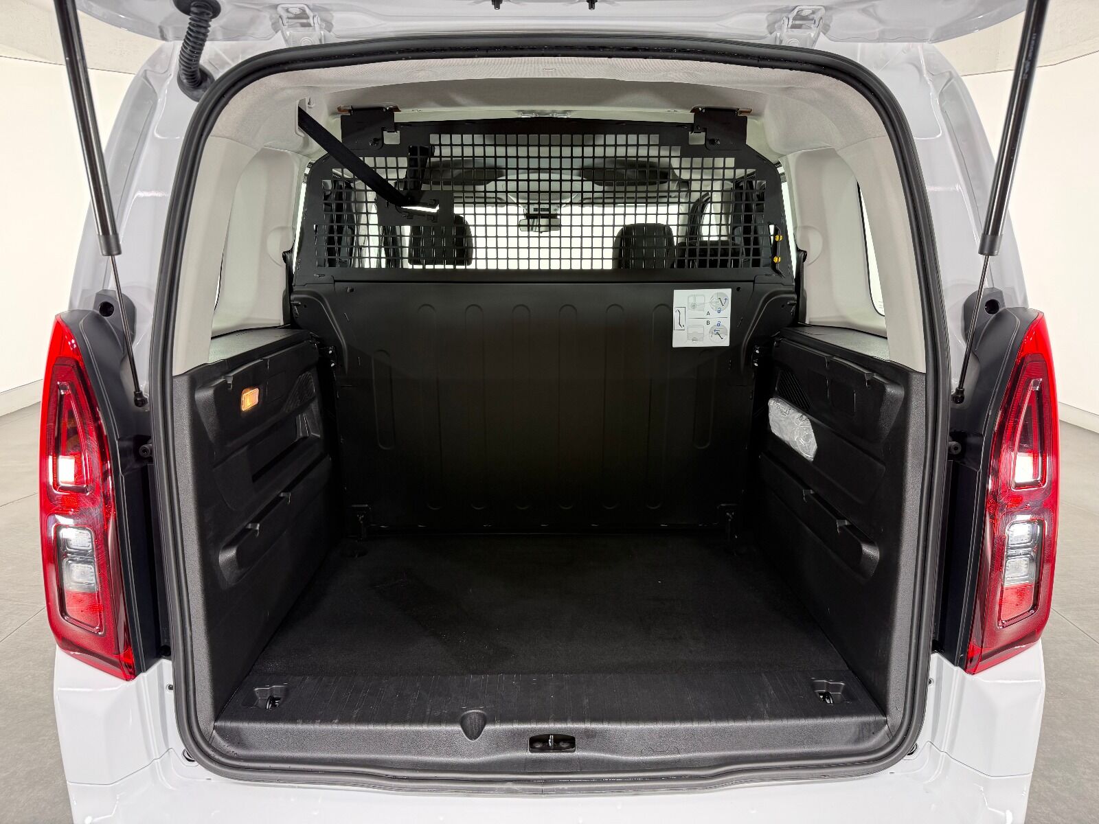 Opel Combo 1.5 D Essential - 2026 - Detay