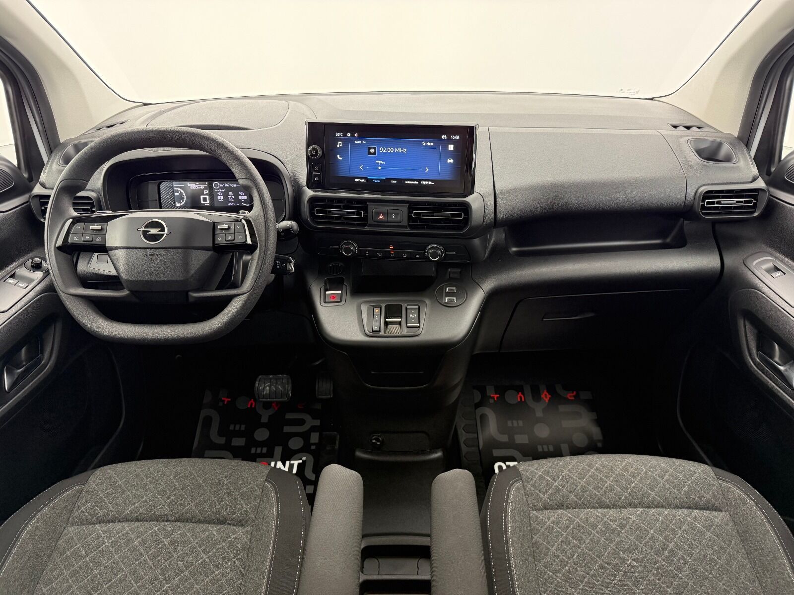 Opel Combo 1.5 D Essential - 2026 - Detay