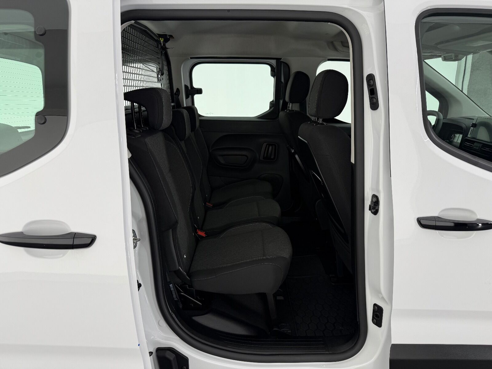 Opel Combo 1.5 D Essential - 2026 - Detay