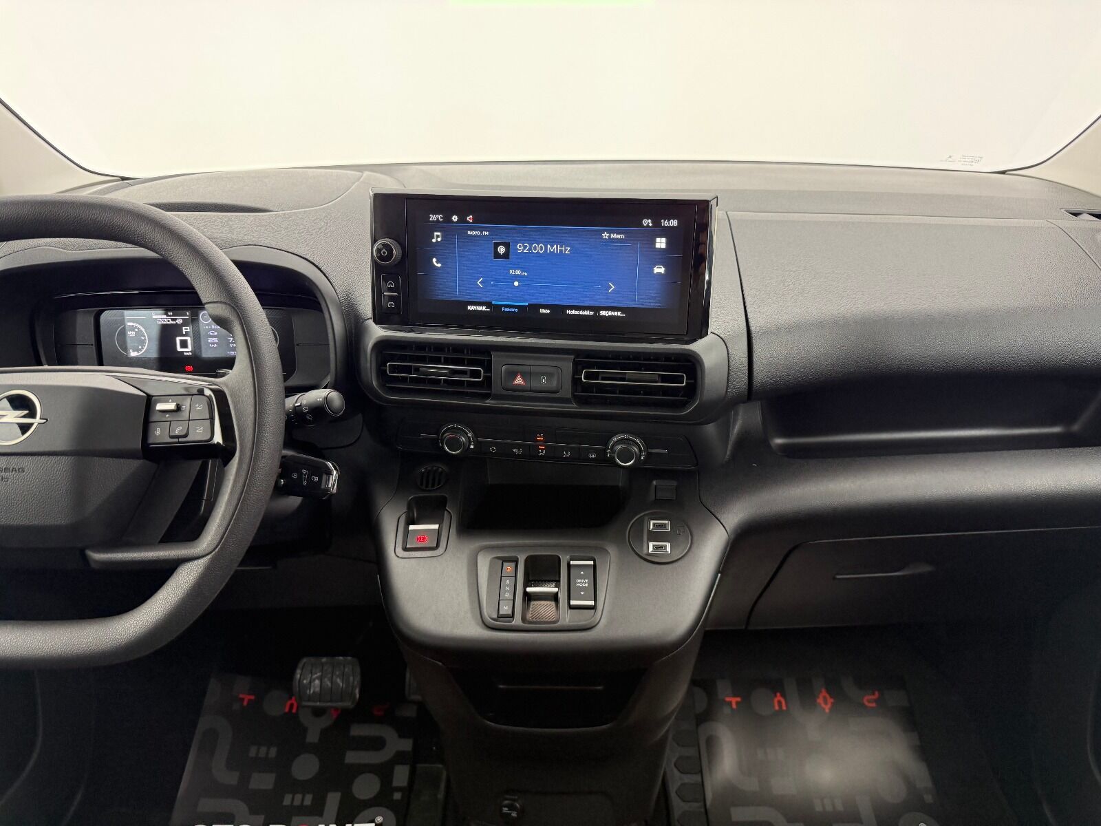 Opel Combo 1.5 D Essential - 2026 - Detay