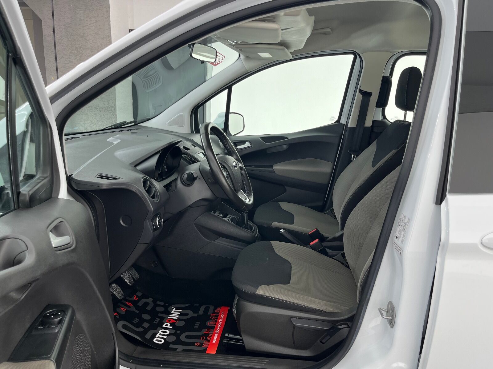 Ford Tourneo Courier 1.5 TDCI Deluxe - 2023 - Detay
