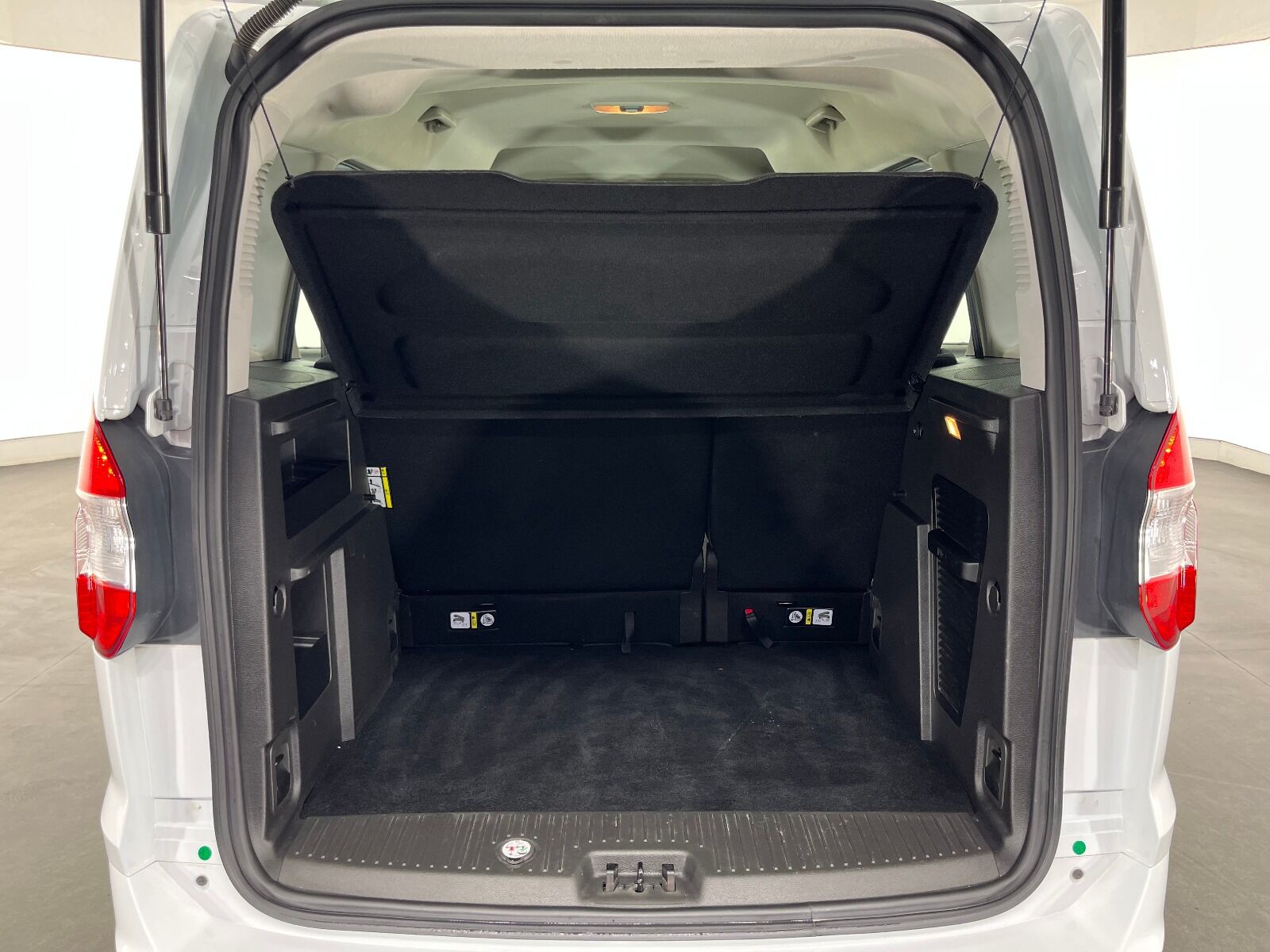 Ford Tourneo Courier 1.5 TDCI Deluxe - 2023 - Detay