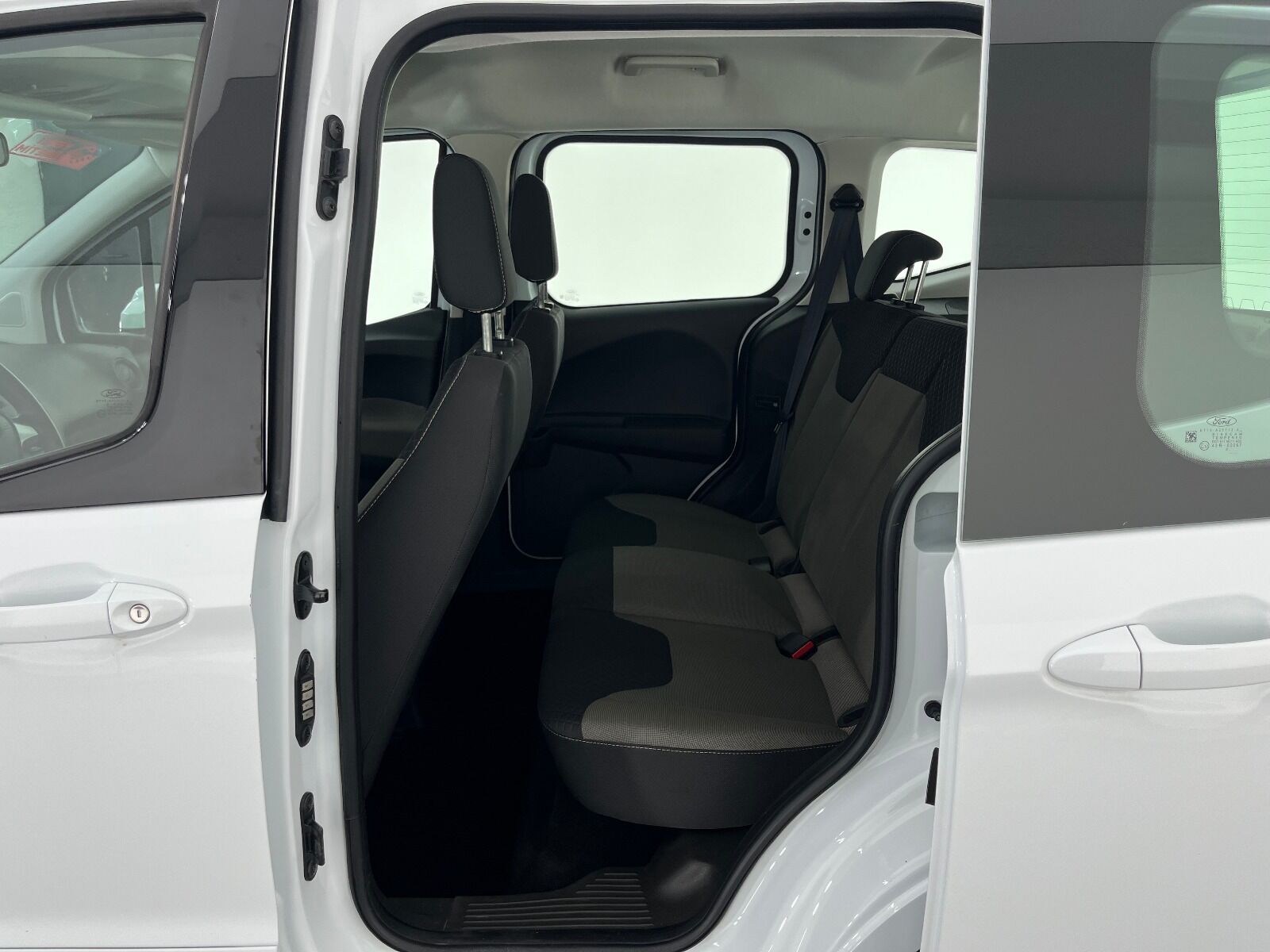 Ford Tourneo Courier 1.5 TDCI Deluxe - 2023 - Detay