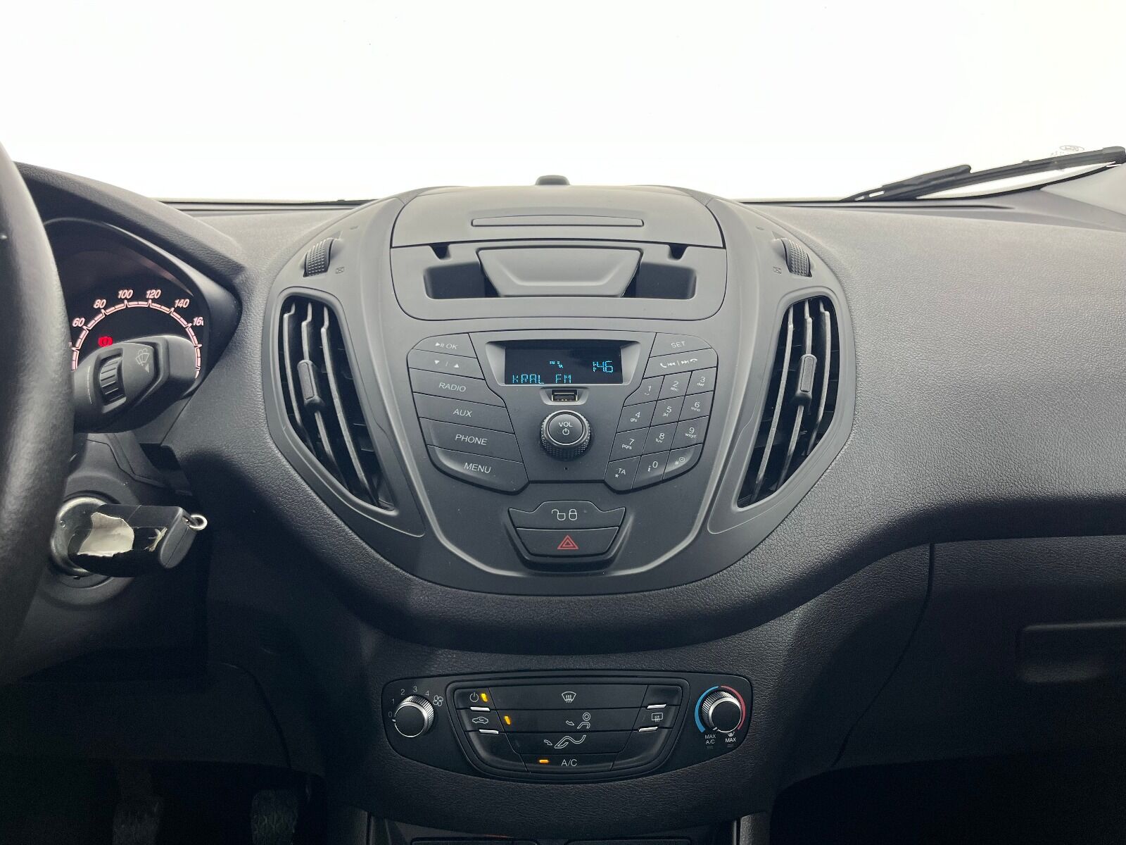 Ford Tourneo Courier 1.5 TDCI Deluxe - 2023 - Detay