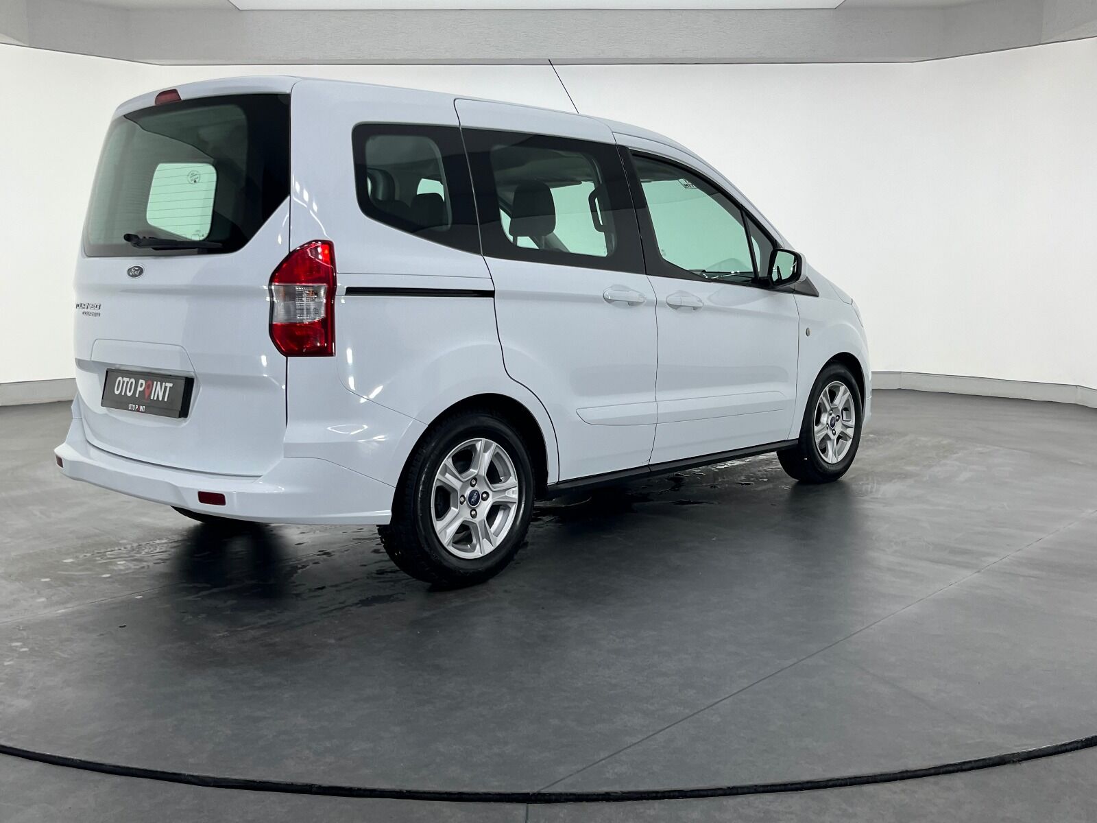 Ford Tourneo Courier 1.5 TDCI Deluxe - 2023 - Detay