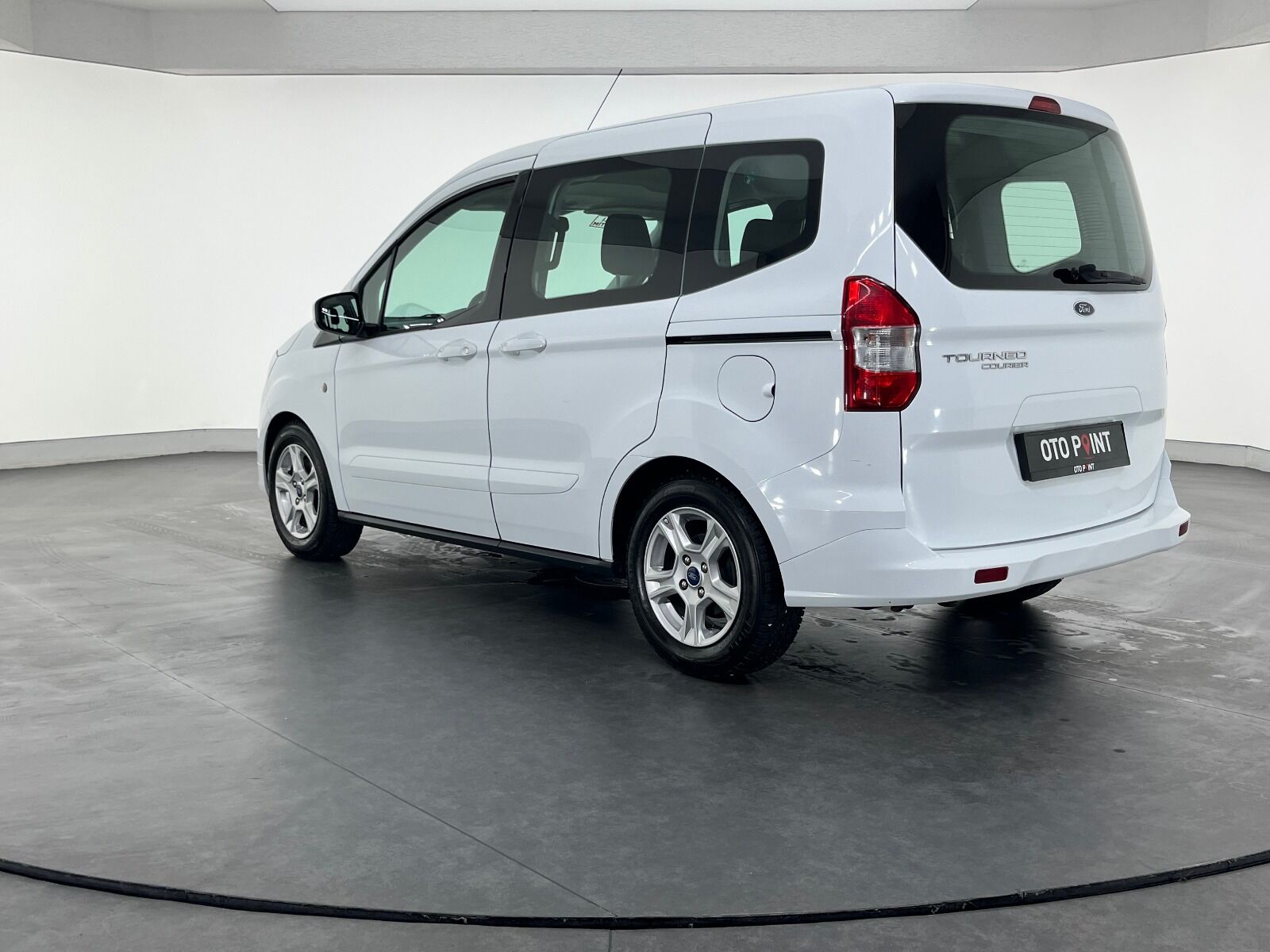 Ford Tourneo Courier 1.5 TDCI Deluxe - 2023 - Detay