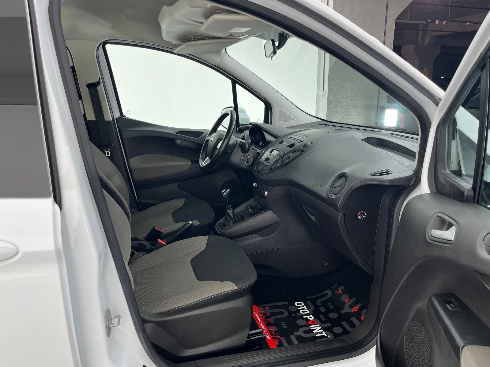 Ford Tourneo Courier 1.5 TDCI Deluxe - 2023 - Detay