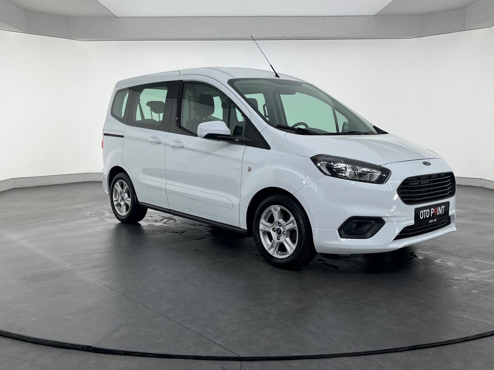 Ford Tourneo Courier 1.5 TDCI Deluxe - 2023 - Detay