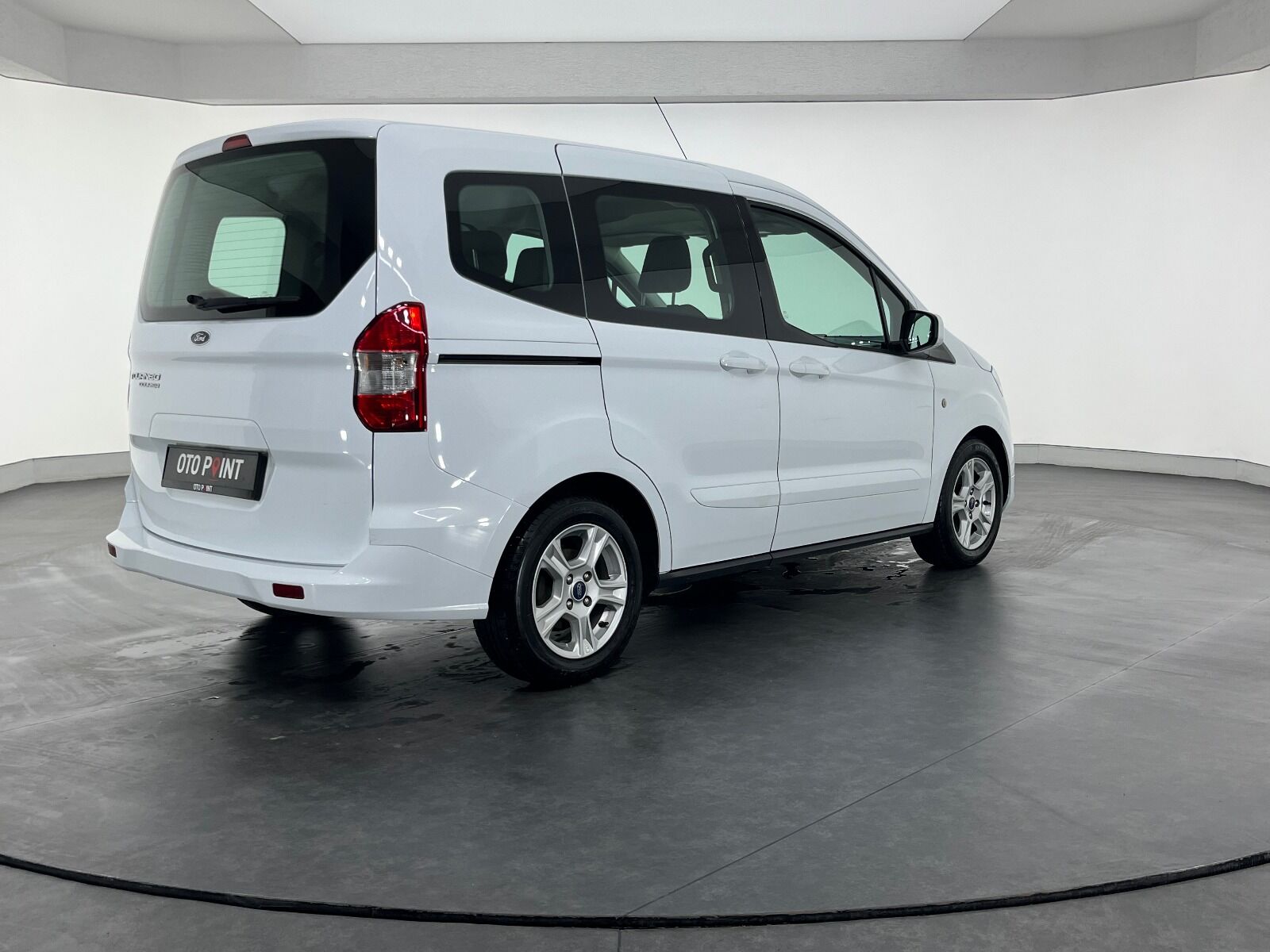 Ford Tourneo Courier 1.5 TDCI Deluxe - 2023 - Detay